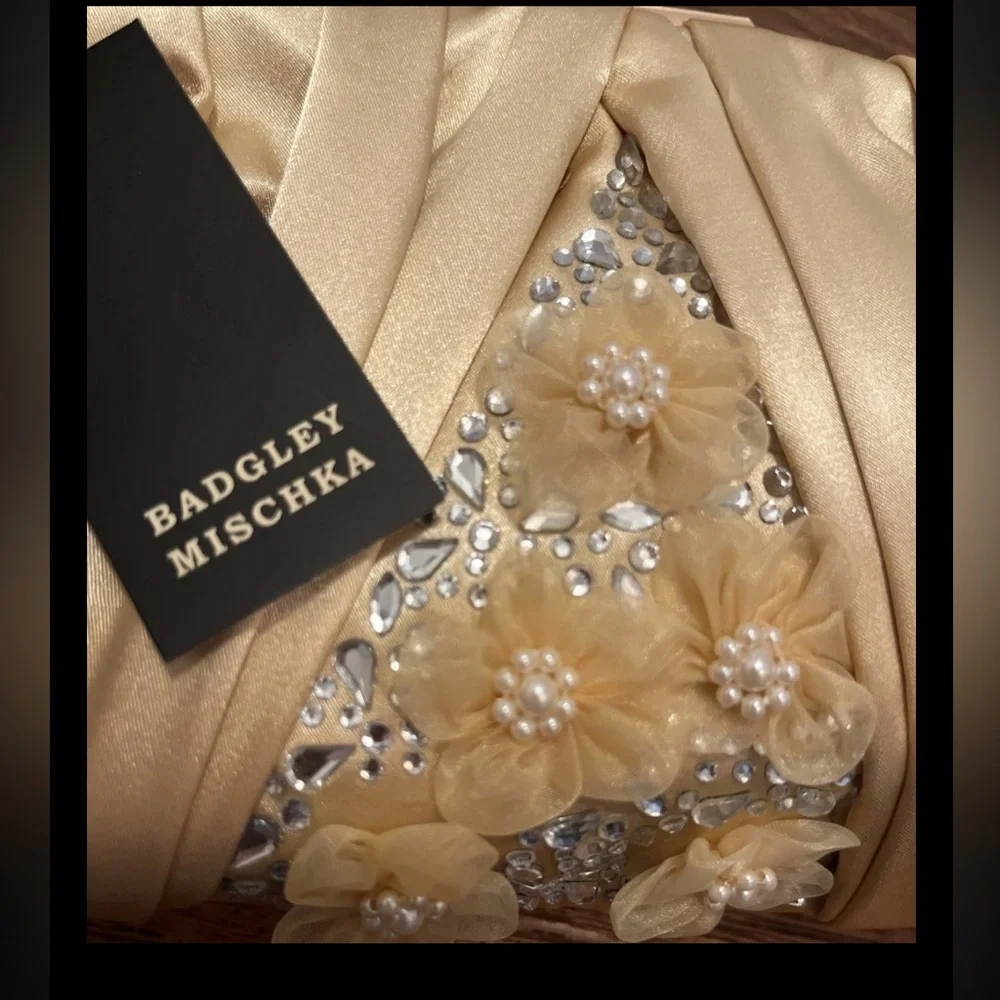 Badgley Mischka Gold Clutch Vintage Elegant Style Floral Pearls Rhinestones NWT